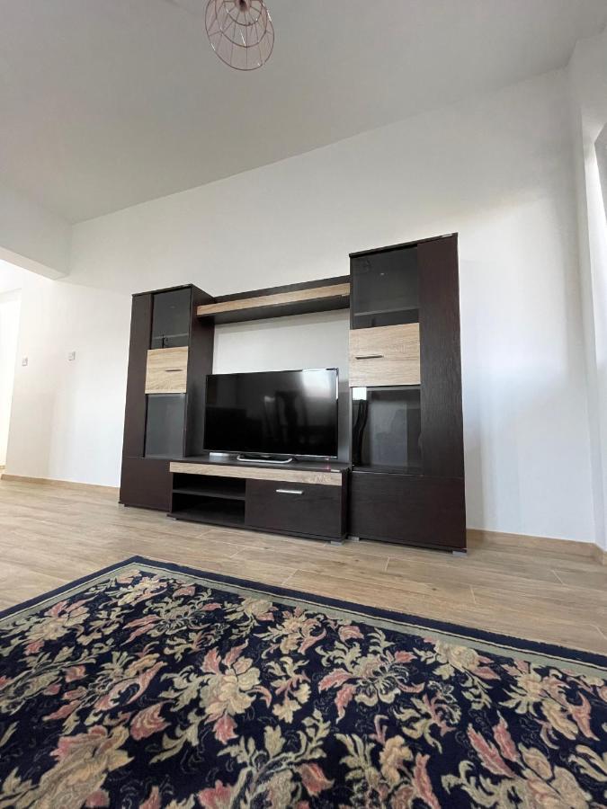 Entire Spacious Apartment With Free Parking Podgorica Eksteriør bilde